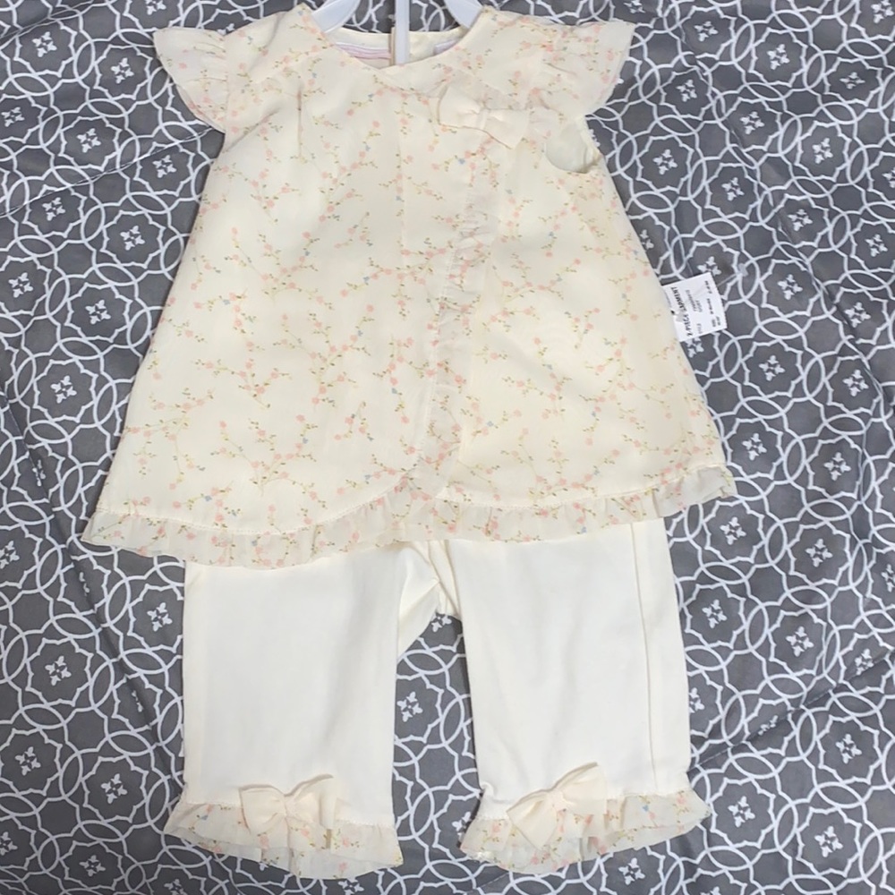 BNWT 2 piece baby girl outfit!